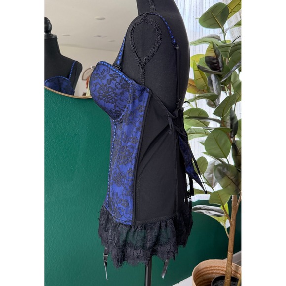 Elegant Blue and Black Lace Shapewear - Picture 3 of 11